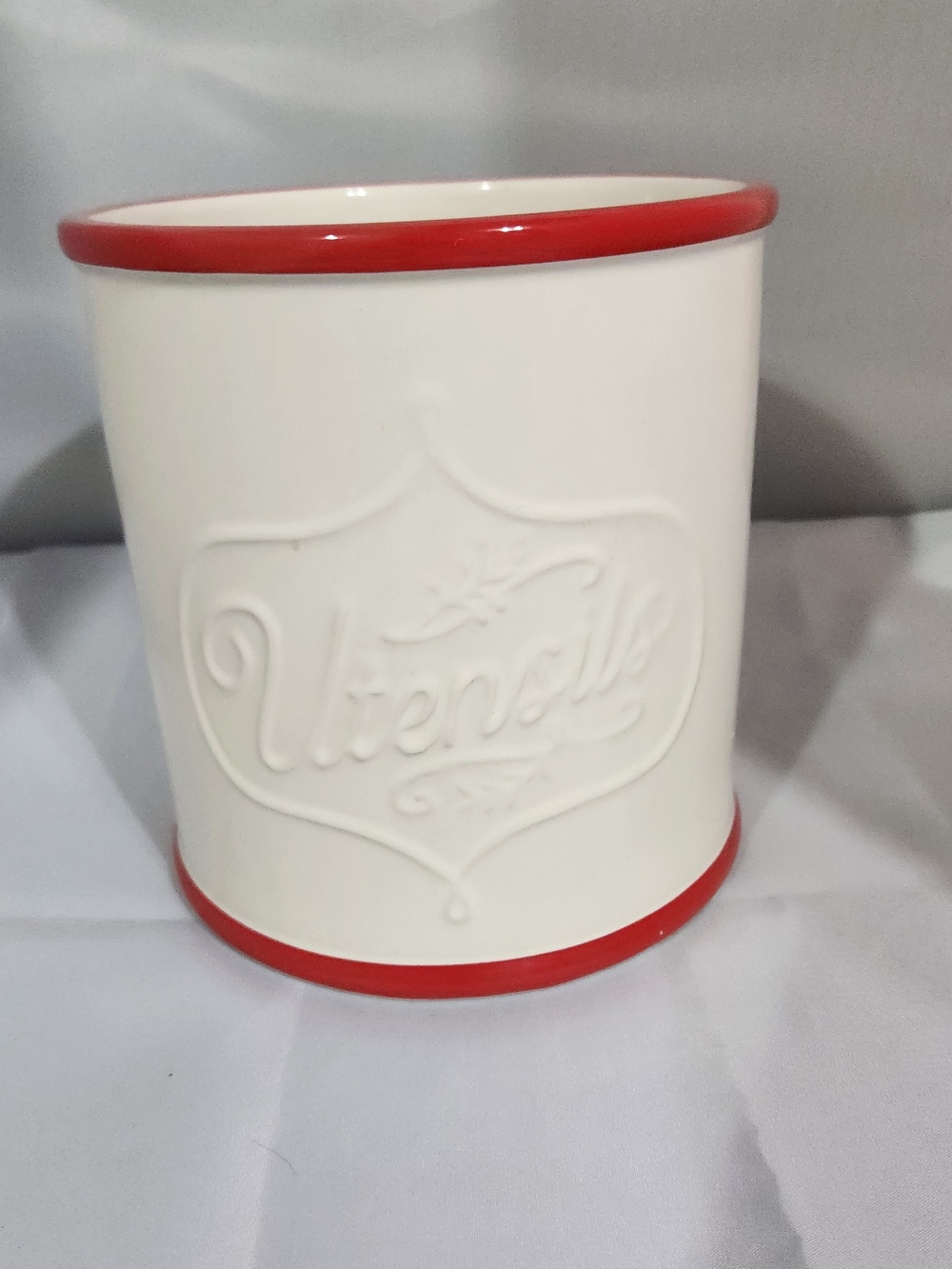 The Pioneer Woman Ceramic Utensil Crock in White and Red
